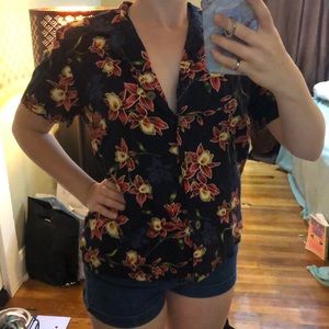 Slimming woman’s Hawaiian shirt